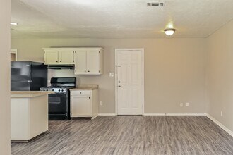 712 McCardell Dr in Channelview, TX - Building Photo - Building Photo