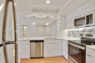 3605 NE 207th St, Unit 1210 in Miami, FL - Building Photo - Building Photo
