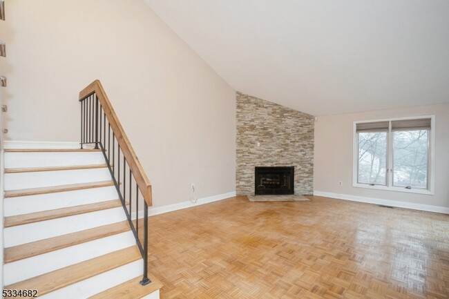55 Stonegate Dr in Roseland, NJ - Building Photo - Building Photo