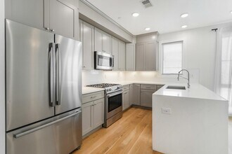 382 7th St in Jersey City, NJ - Building Photo - Building Photo