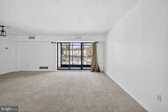 64 Welsh Tract Rd in Newark, DE - Foto de edificio - Building Photo