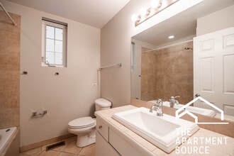 2933 N Ridgeway Ave, Unit 1 in Chicago, IL - Building Photo - Building Photo