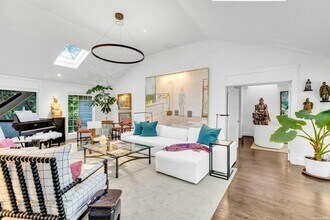 16 Rsmorw Ct in Hampton Bays, NY - Building Photo - Building Photo