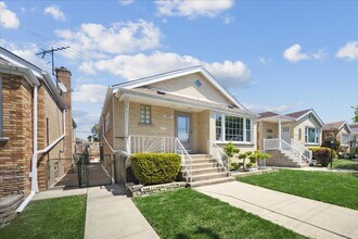 6039 S Narragansett Ave in Chicago, IL - Building Photo - Building Photo
