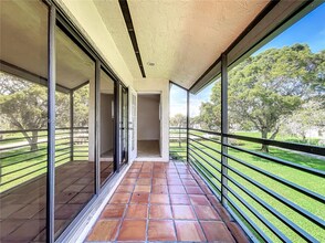 20 Vía De Casas Sur in Boynton Beach, FL - Foto de edificio - Building Photo