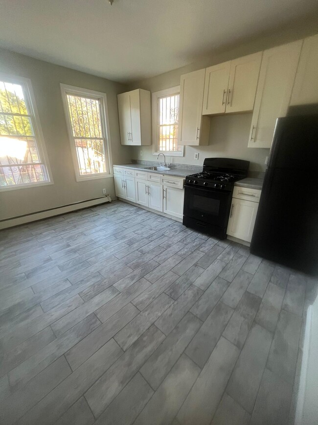 701 Grove St, Unit 2