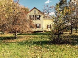 94 N Maple St, Unit 94 North Maple 2nd Floor in Enfield, CT - Building Photo