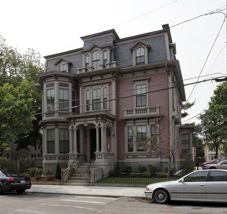 14 Parkis Ave in Providence, RI - Foto de edificio