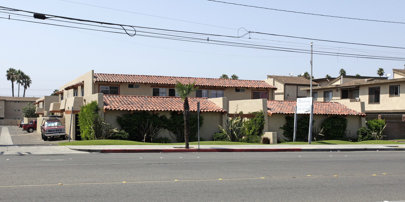 Wind Song Apartments in Anaheim, CA - Building Photo