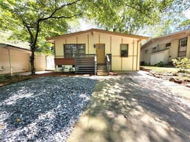 2089 Lenox Rd NE in Atlanta, GA - Foto de edificio - Building Photo