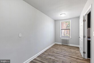 1525 28th St SE, Unit 301 in Washington, DC - Building Photo - Building Photo