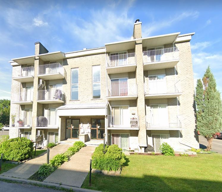 70 Beausejour in La Prairie, QC - Building Photo