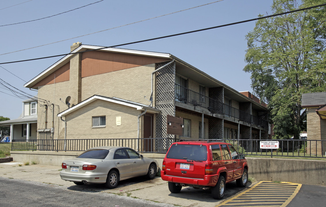 Coach Light Apartments in Belleville, IL - Building Photo