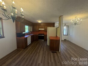 1203 Hibriten Dr SE in Lenoir, NC - Building Photo - Building Photo