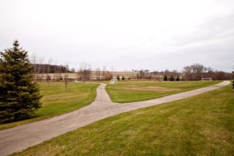 Parkside Village Apartments in Mayville, WI - Foto de edificio - Building Photo