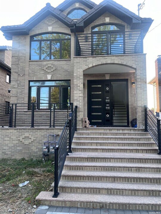 15-42 150th St-Unit -2FL in Queens, NY - Foto de edificio