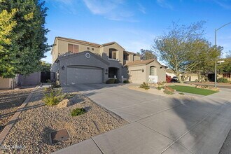1918 W Bonanza Ln in Phoenix, AZ - Building Photo - Building Photo