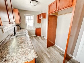 4911 Douglas Rd in Toledo, OH - Building Photo - Building Photo