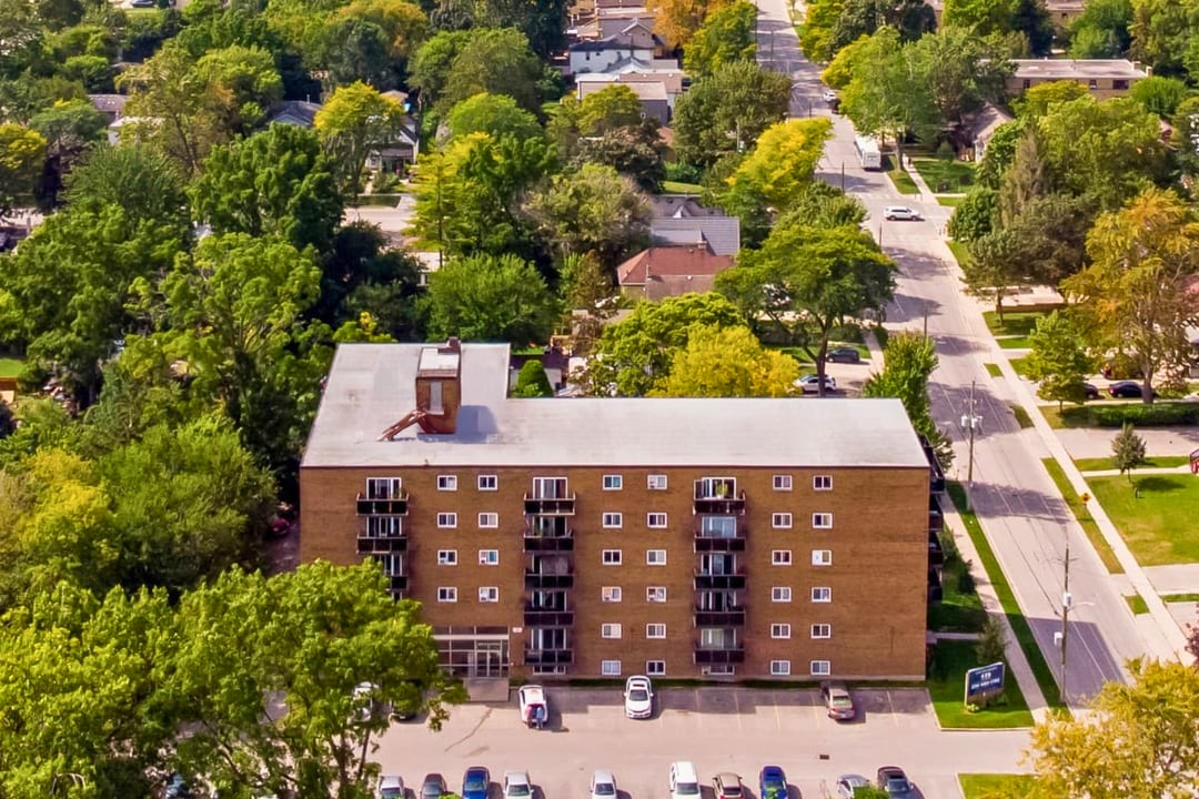 Chelsea Manor in London, ON - Building Photo