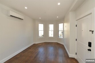 203 3rd St, Unit 2 in Jersey City, NJ - Building Photo - Building Photo