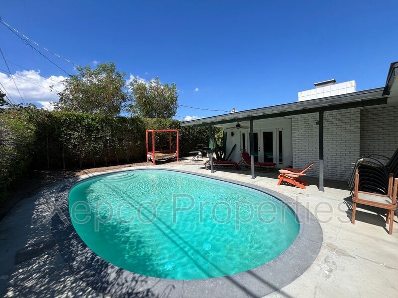 68045 Empalmo Rd in Cathedral City, CA - Building Photo