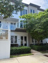 10220 NW 63rd Terrace in Doral, FL - Building Photo