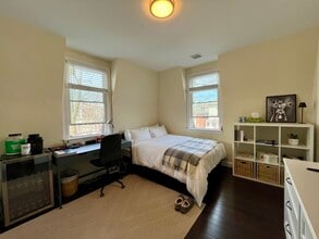 10 Marion St, Unit 1 in Medford, MA - Foto de edificio - Building Photo