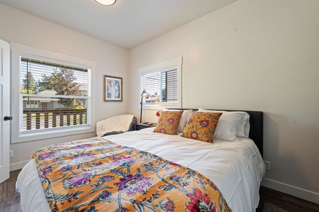 1545 NW 5th St in Bend, OR - Foto de edificio - Building Photo