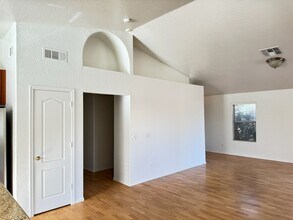 1055 W Dava Dr in Tempe, AZ - Building Photo - Building Photo