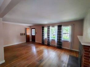 130 Turf Ct in Webster Groves, MO - Building Photo - Building Photo