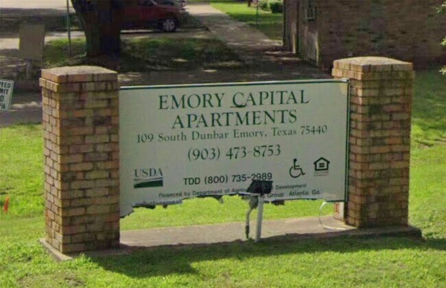 109 S Dunbar Ln in Emory, TX - Building Photo - Building Photo