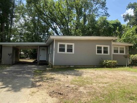 1609 Atkamire Dr in Tallahassee, FL - Building Photo