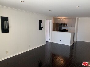 7320 Hawthorn Ave in Los Angeles, CA - Building Photo - Building Photo