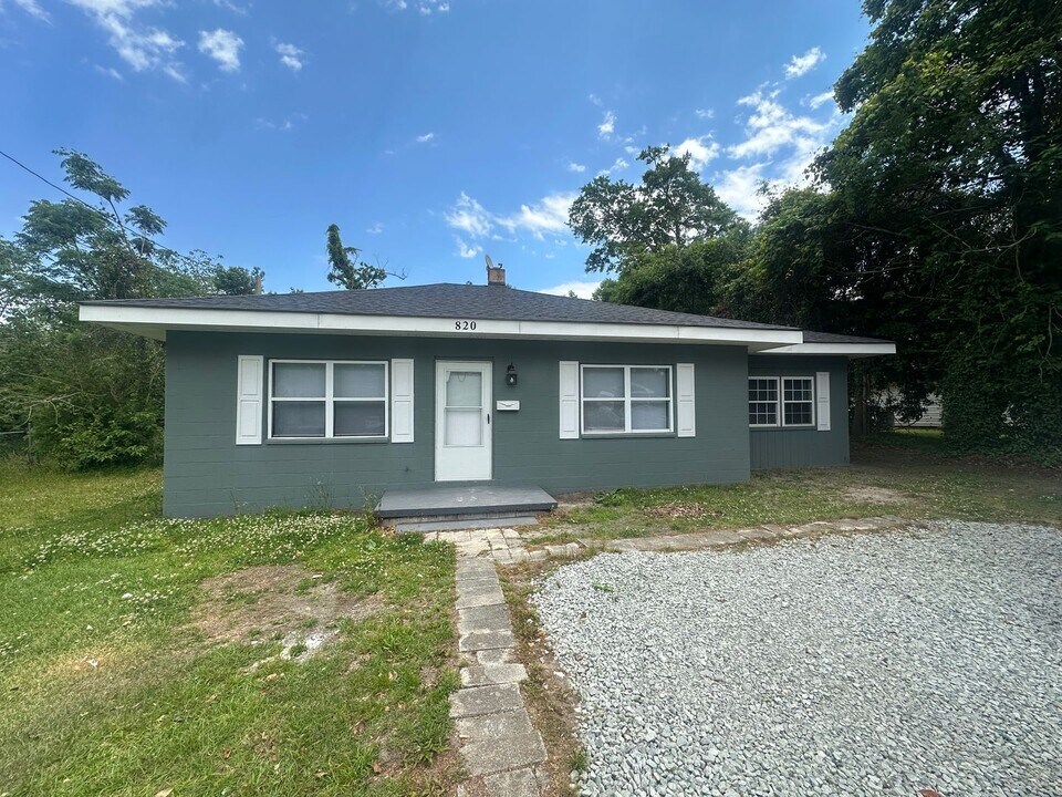 820 Haywood Pl in New Bern, NC - Building Photo