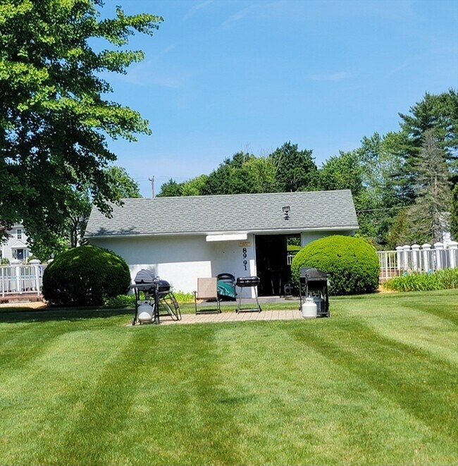 89 Pleasant St in Medfield, MA - Building Photo - Building Photo