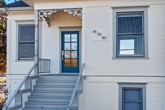 403 1st St in Napa, CA - Foto de edificio - Building Photo