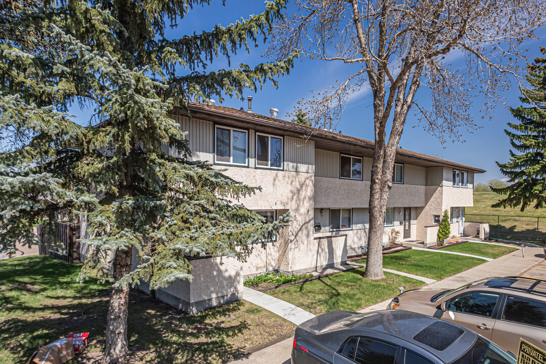 3103-3213 138 Av NW in Edmonton, AB - Building Photo