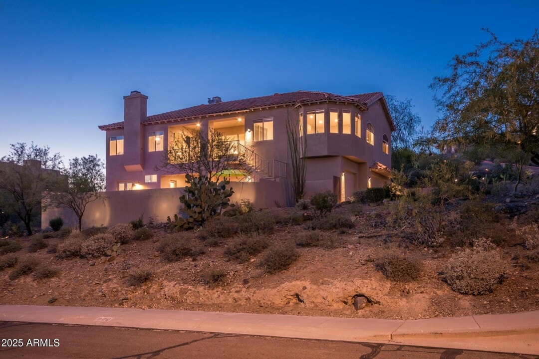 908 E Waltann Ln in Phoenix, AZ - Foto de edificio