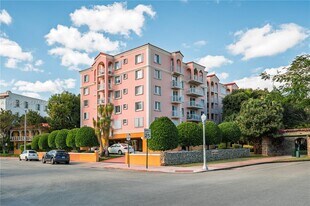 1 Alhambra Cir in Coral Gables, FL - Building Photo