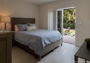 1452 Trillo Ave in Coral Gables, FL - Foto de edificio - Building Photo