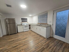 3901 Lakewood Rd in Lake Worth Beach, FL - Building Photo - Building Photo