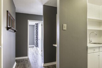 9930-113 113 St in Edmonton, AB - Building Photo - Building Photo