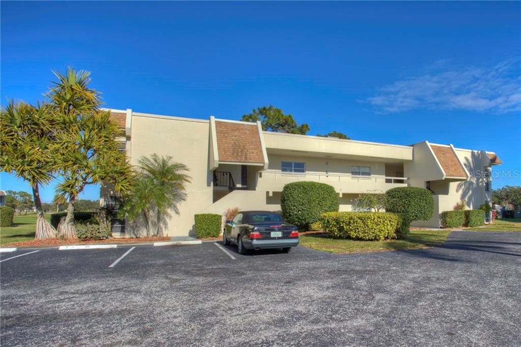 7271 W Country Club Dr N in Sarasota, FL - Building Photo
