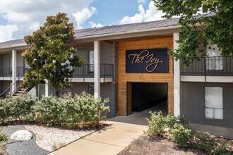 The Ivy in College Station, TX - Foto de edificio - Building Photo