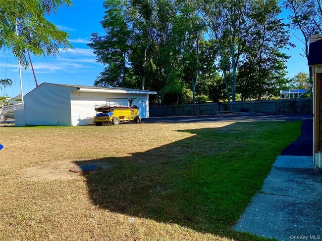 81 Atlantic Ave in West Sayville, NY - Building Photo - Building Photo