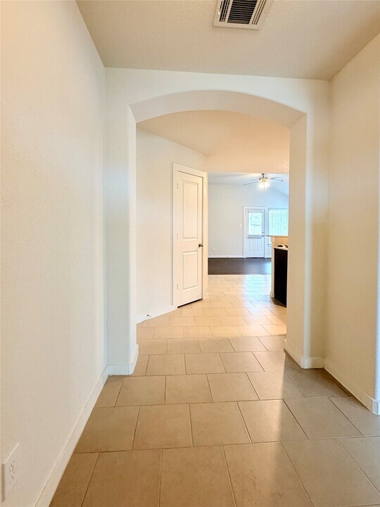 6807 Bardsdale Ct in Arcola, TX - Building Photo