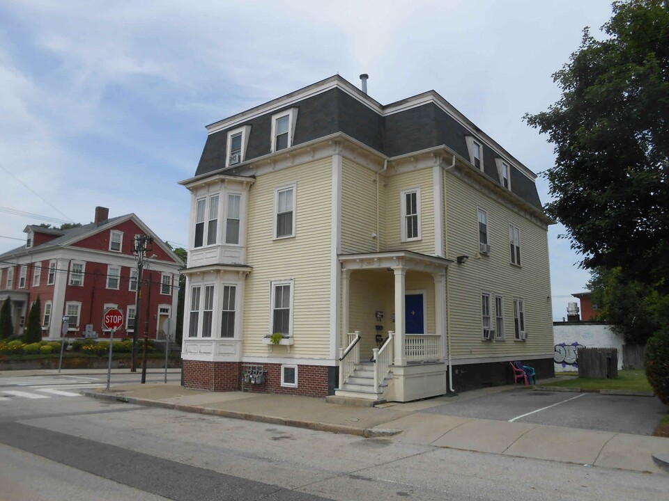 Friendship Pine Street Apartments in Providence, RI - Building Photo