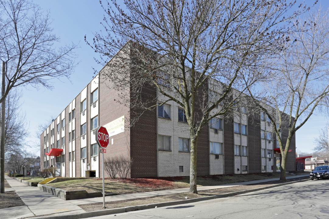 26th Street Apartments in Milwaukee, WI - Building Photo