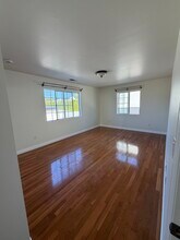 1513 N Altadena Dr, Unit Second Floor Unit in Pasadena, CA - Building Photo - Building Photo
