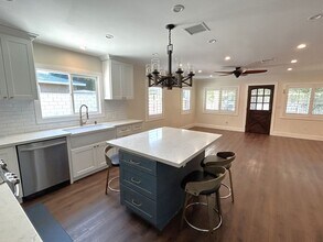 247 W Woodland Oaks Dr in San Dimas, CA - Building Photo - Building Photo